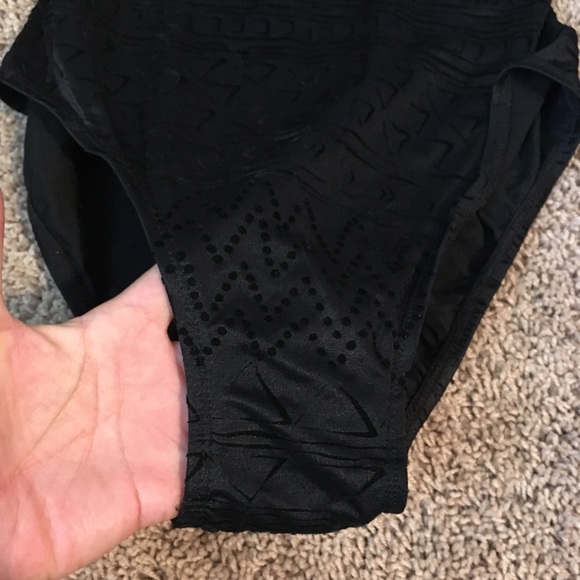 Liz Claiborne Black One Piece SwimSuit Crochet lace pattern Built-in Pad Size 10 - Picture 4 of 16